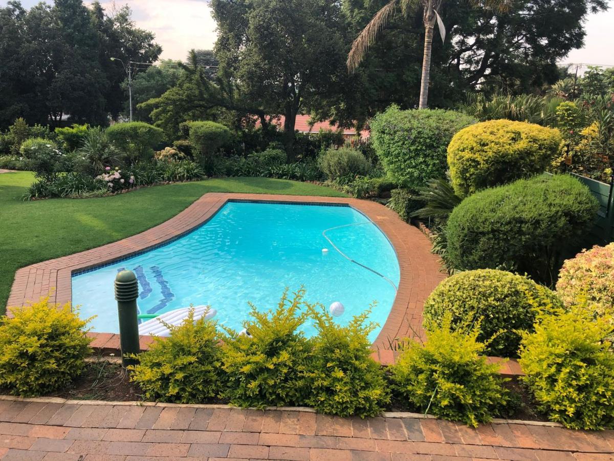 Fever Tree Suites Johannesburg Exterior photo