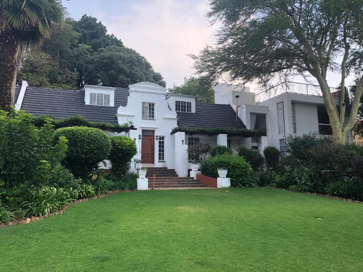Fever Tree Suites Johannesburg Exterior photo