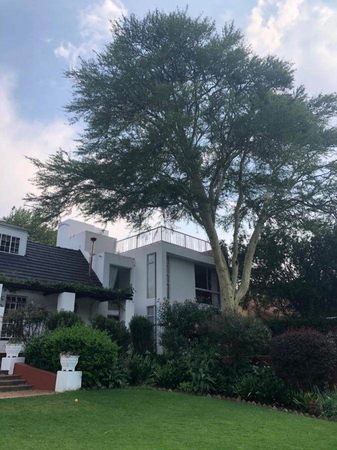 Fever Tree Suites Johannesburg Exterior photo