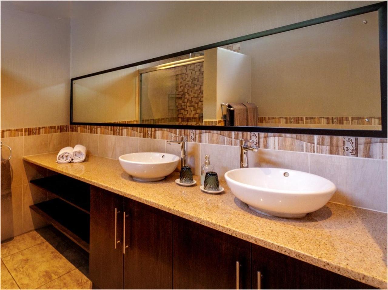 Fever Tree Suites Johannesburg Exterior photo